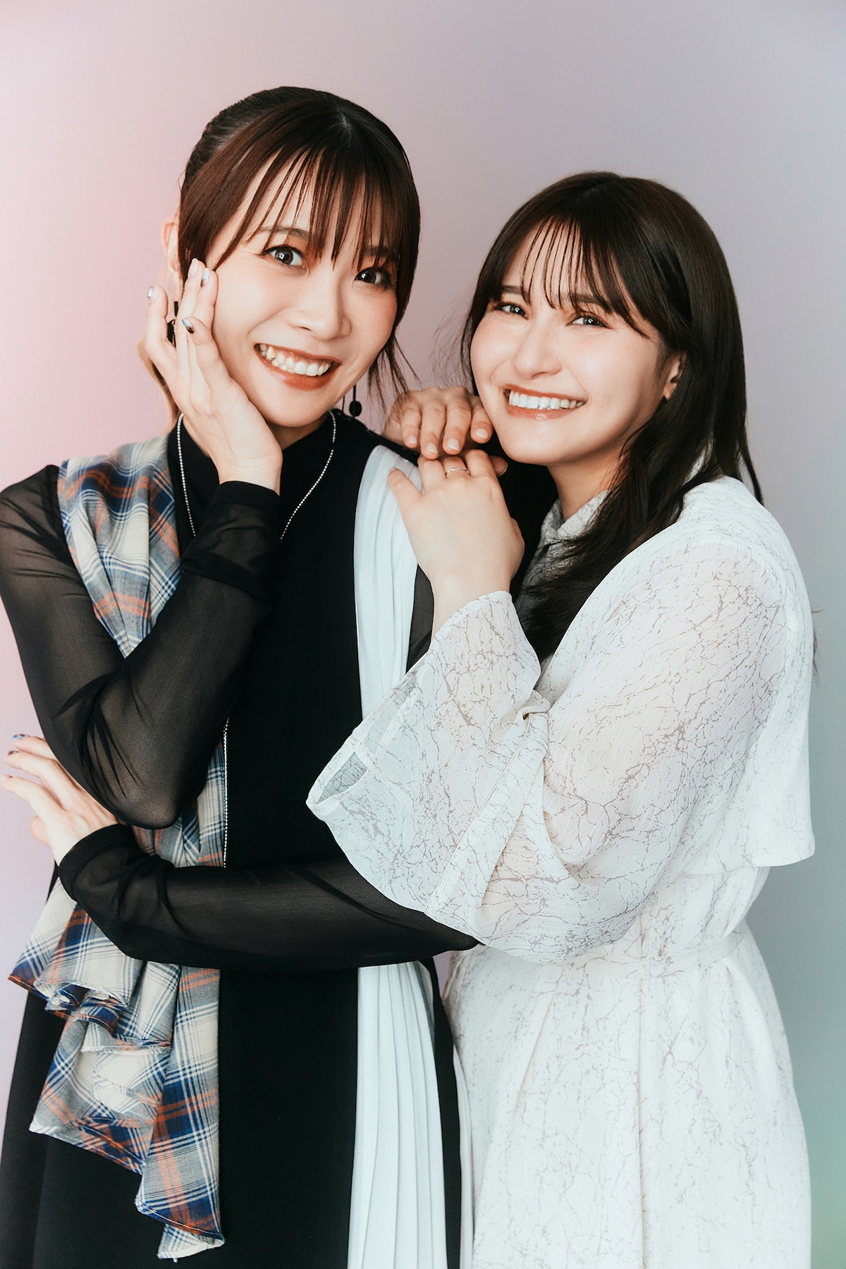 左からMay'n、中島愛。