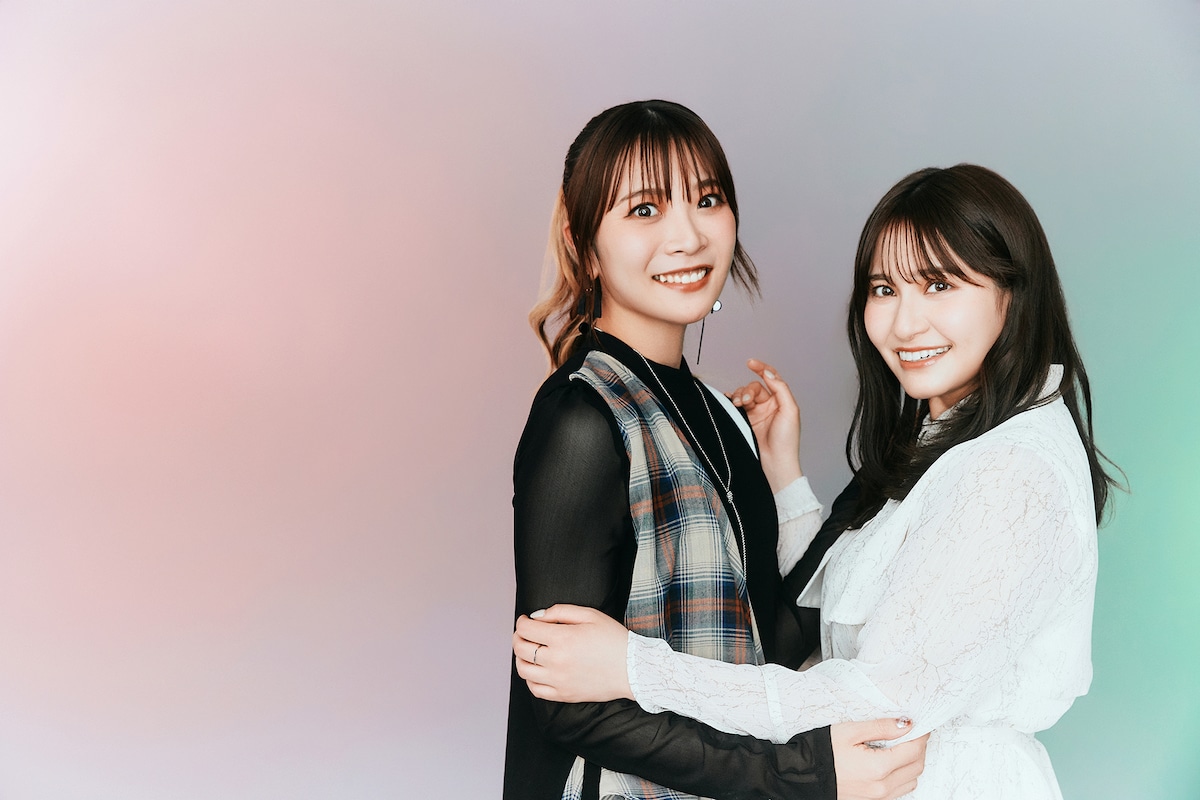 左からMay'n、中島愛。