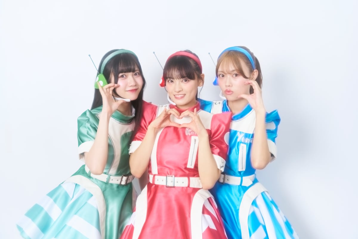 左から吉瀬真珠、伊達花彩、葉月結菜。