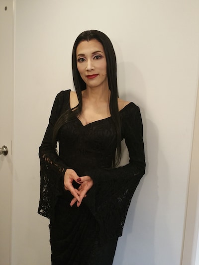 ミュージカル「アダムス・ファミリー」（2014年）ではモーティシアを演じた。