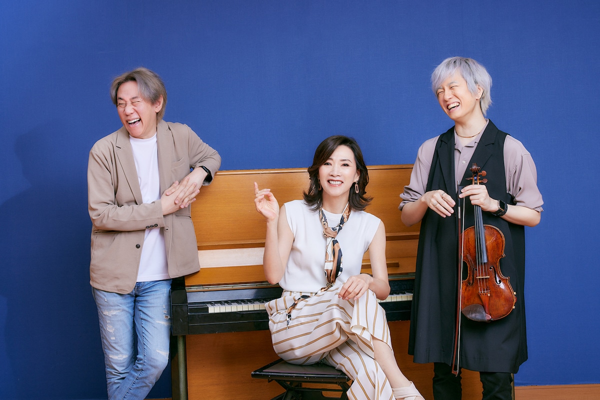 左から小泉たかし、真琴つばさ、杉田駿。