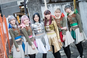 豆柴の大群「MAMEQUEST」特集｜新しい冒険が始まる！レオナエンパイア＆モモチ・ンゲール加入後初インタビュー