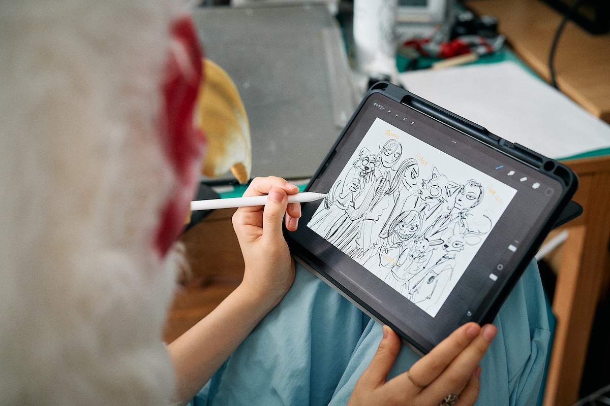 コラボイラストのラフは、iPadで描かれた。