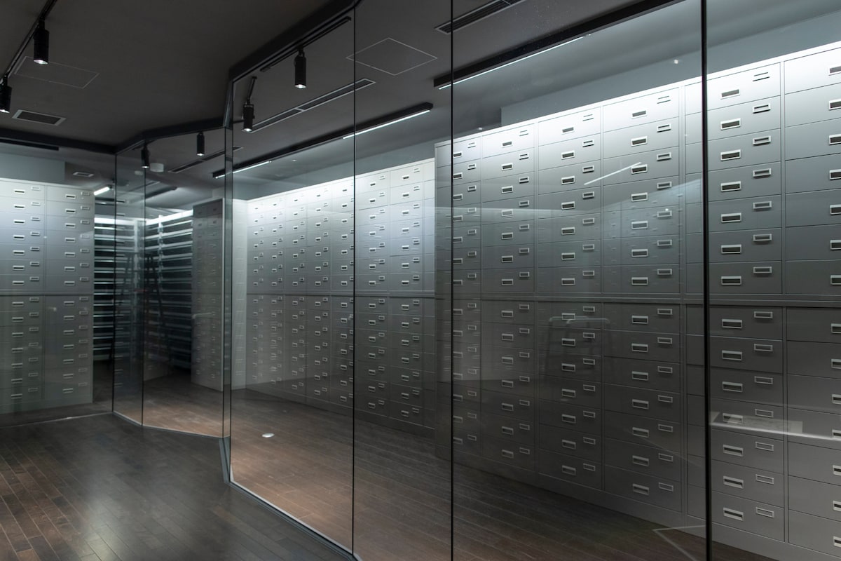 横手市増田まんが美術館の収蔵庫。