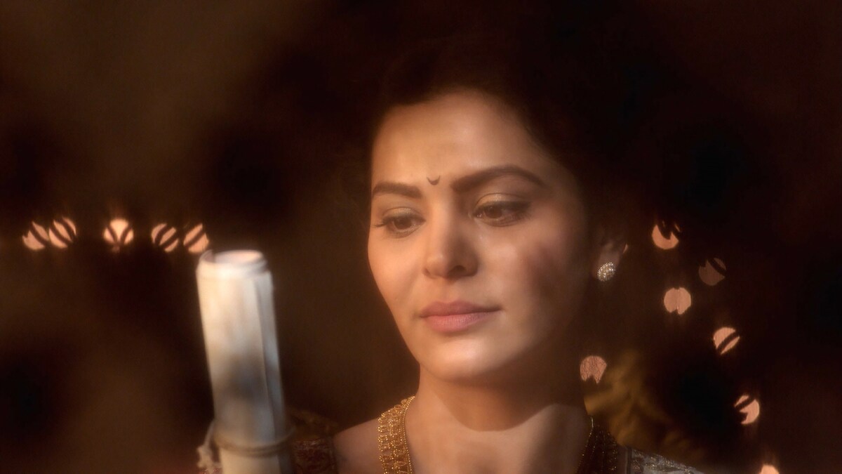 「マニカルニカ~剣をとった王妃~」より、アヌジャ・サテー演じるジャンキ・バイ。