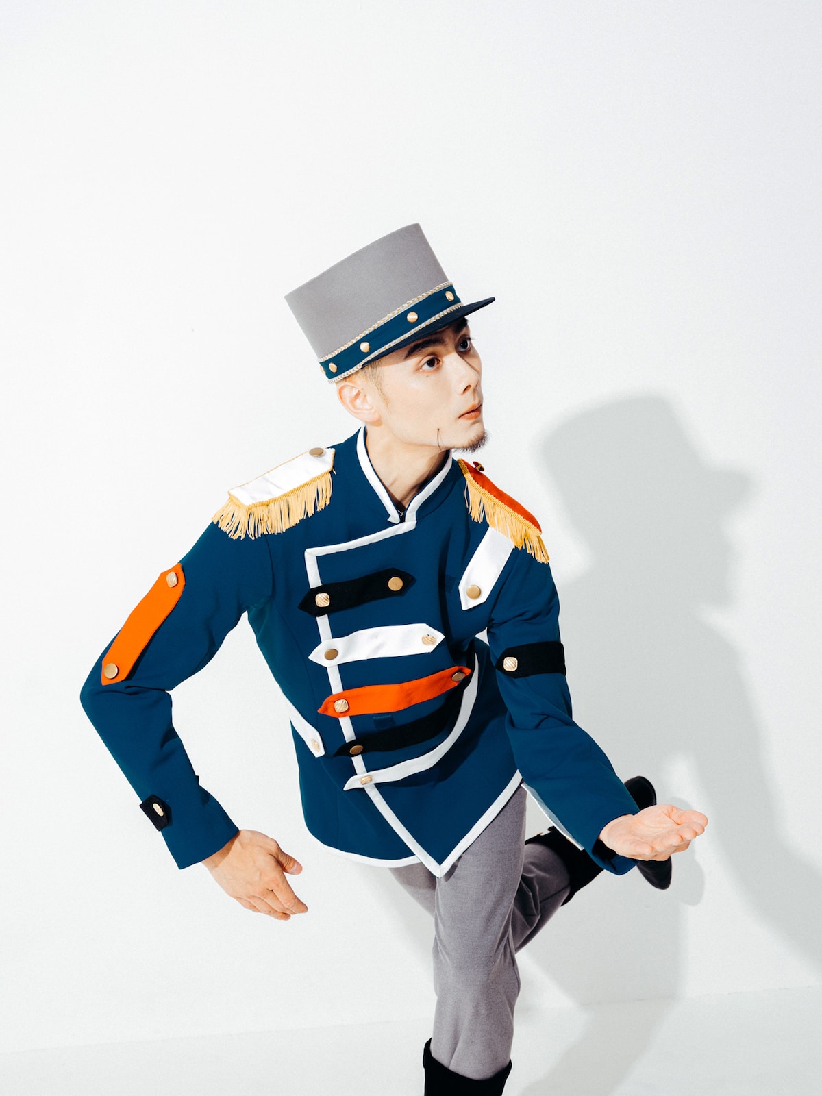 風間自然扮するクルミわり人形。