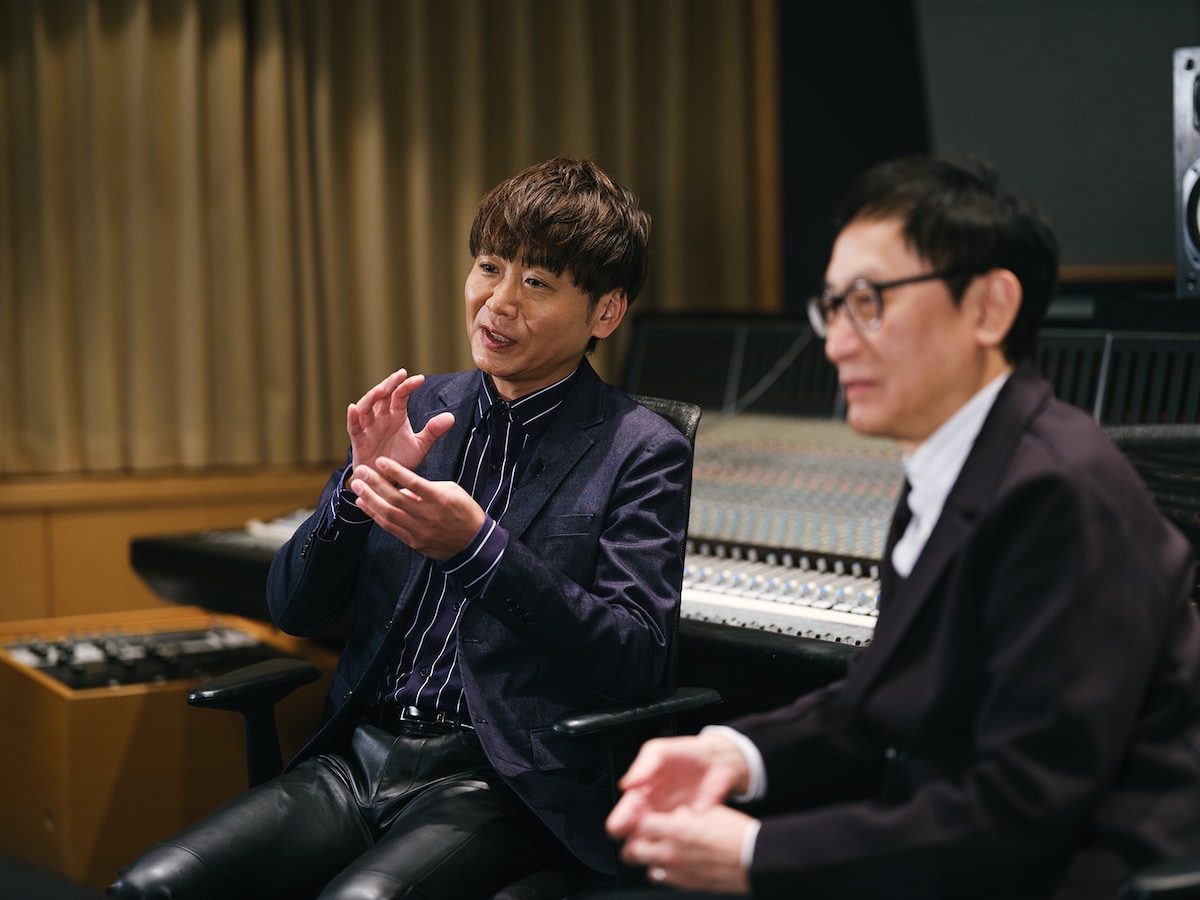 左からマシコタツロウ、武部聡志。