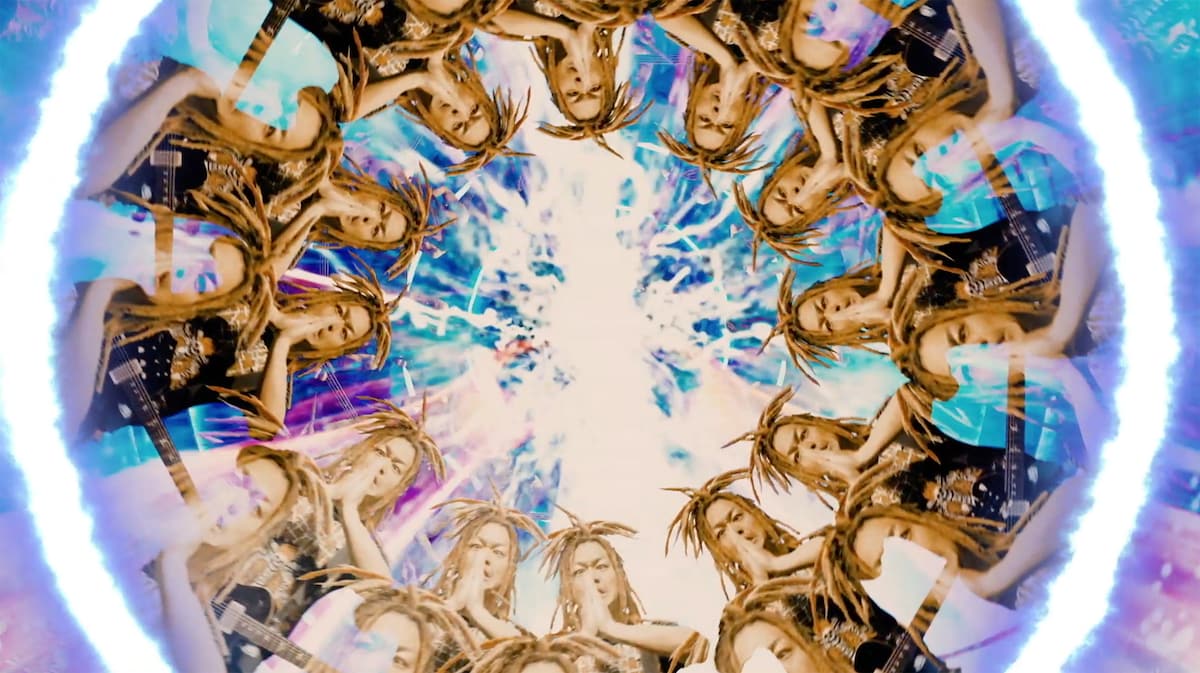 マキシマム ザ ホルモン「Dhurha Vs Dhurha ～ヅラ対ヅラ～」のワンシーン。