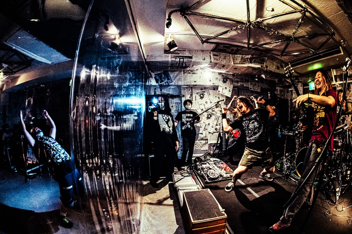 「TOKYO NEO SOCIAL DISTANCE～潮吹～」の様子。