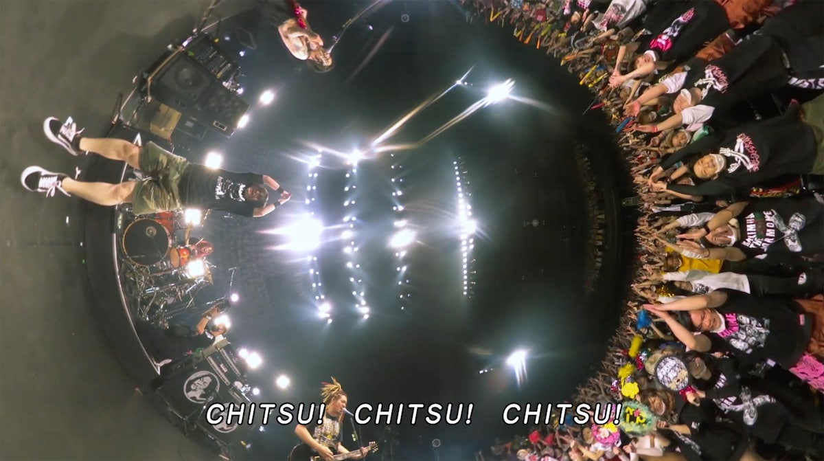 マキシマム ザ ホルモン「Dhurha Vs Dhurha ～ヅラ対ヅラ～」のワンシーン。