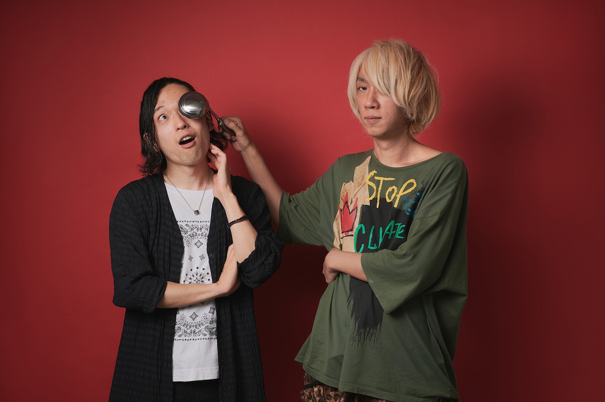 左から足立和平、浅野いにお。