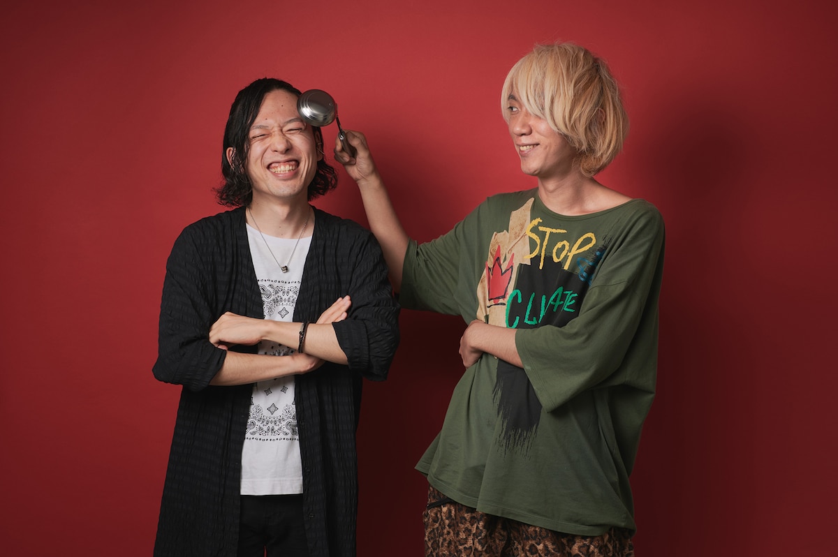 左から足立和平、浅野いにお。