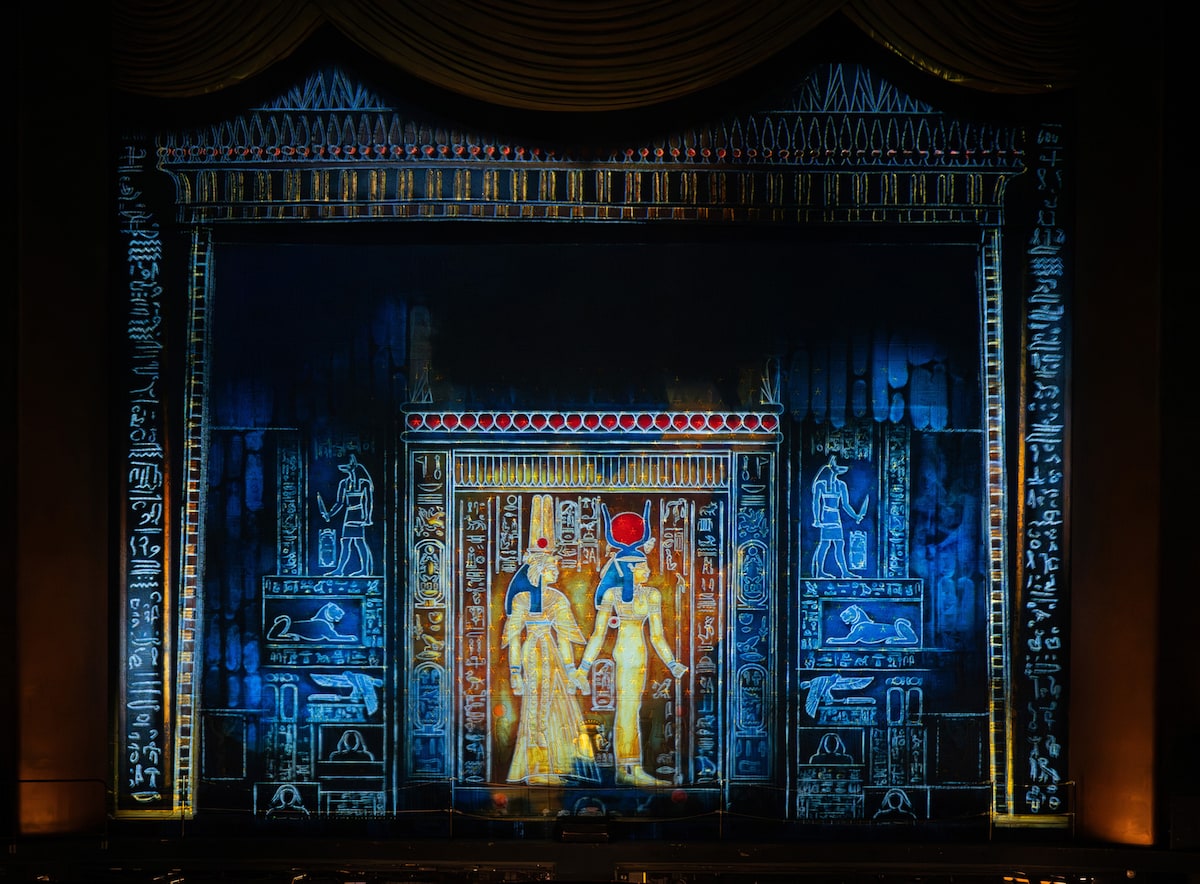 METライブビューイング「ヴェルディ《アイーダ》」（新演出）のセット写真。©Jonathan Tichler／Met Opera