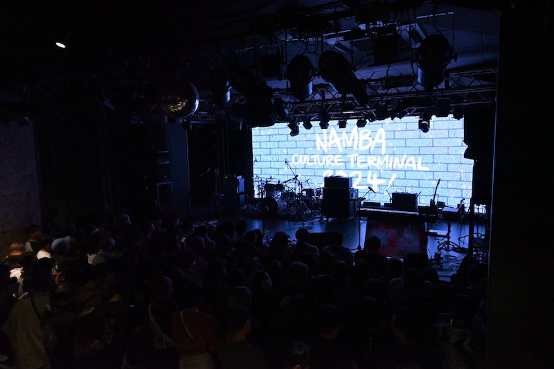 Yogibo META VALLEY1周年イベントの開幕を待つ会場。