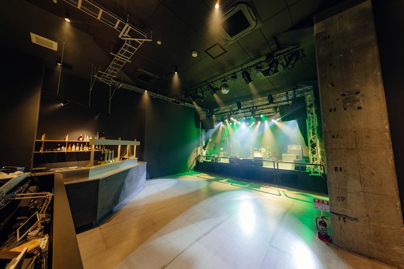 Yogibo HOLY MOUNTAINのステージとフロア。