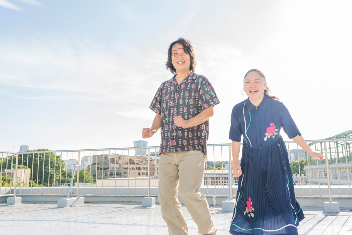 左から糸井幸之介、深井順子。