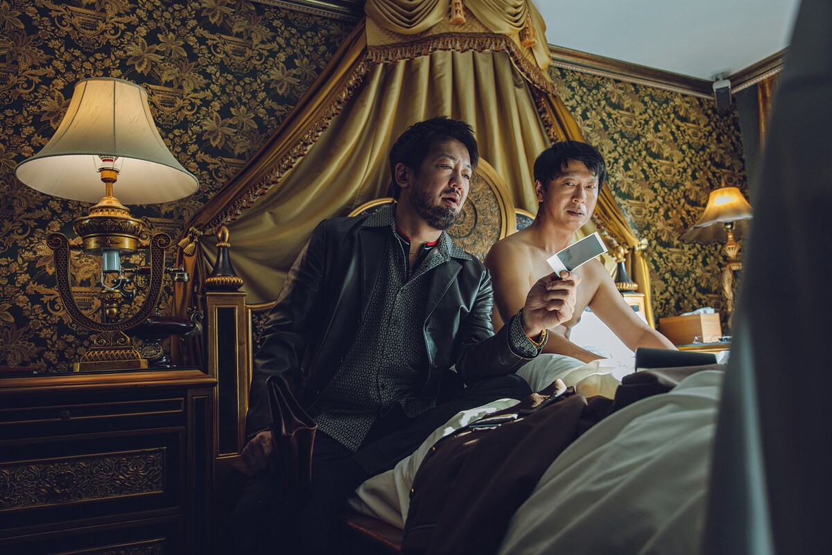 チンピラ同然の闇金業者だったノ・サンチョン（ホ・ソンテ）。