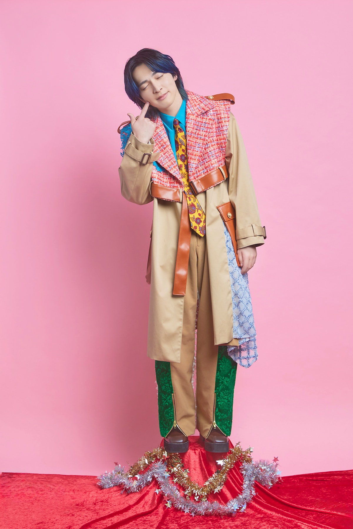 吉田仁人がイメージする山中柔太朗のポーズ。