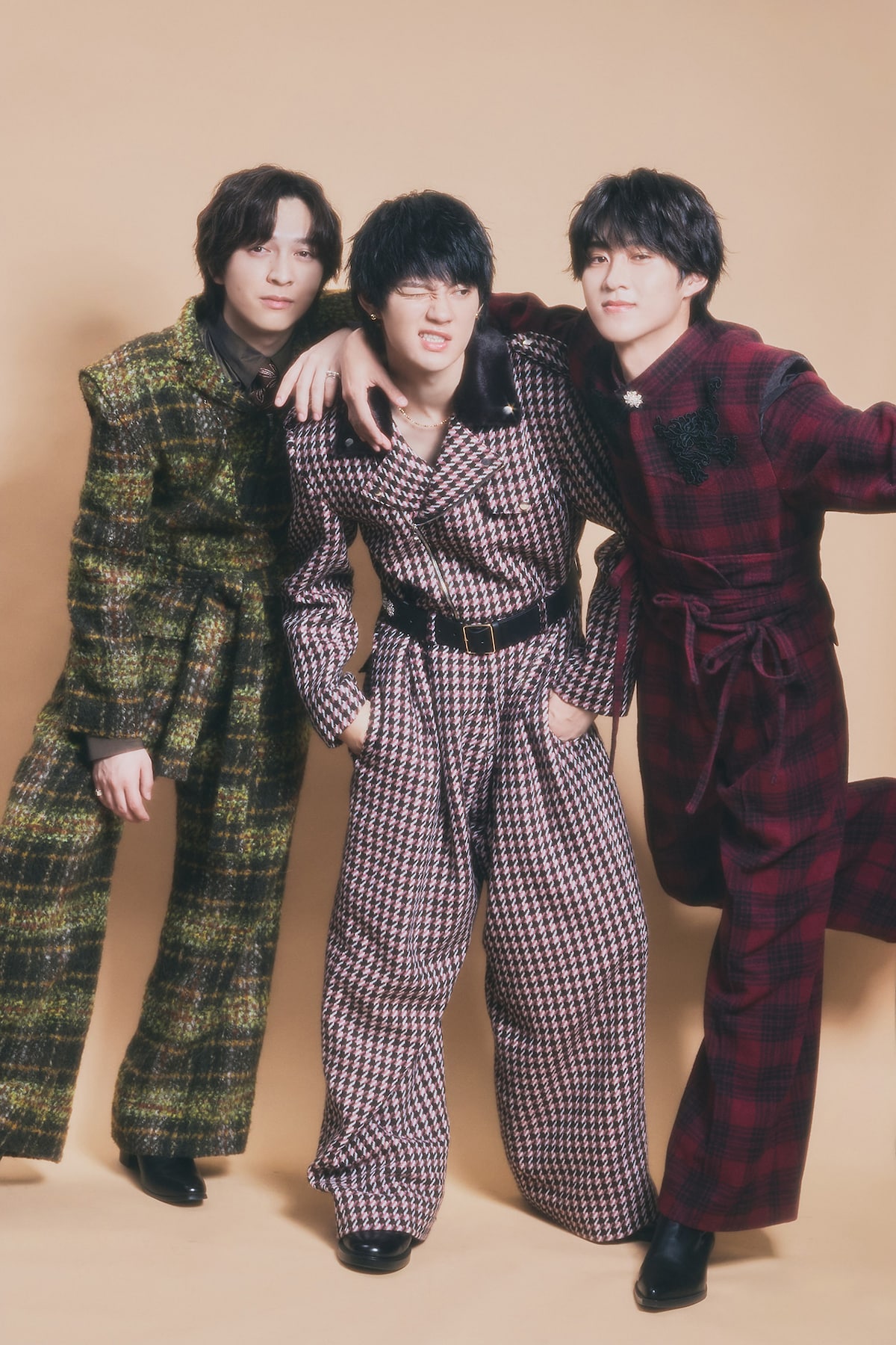 左から吉田仁人、佐野勇斗、曽野舜太。