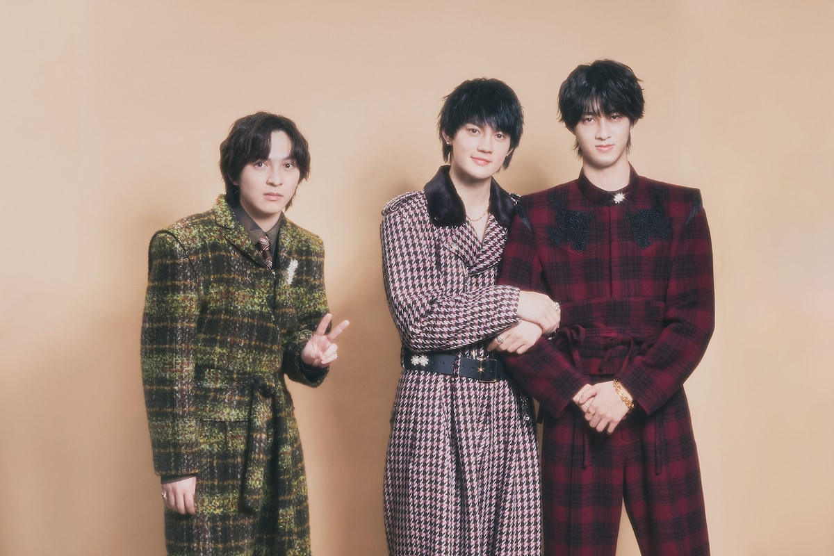 左から吉田仁人、佐野勇斗、曽野舜太。