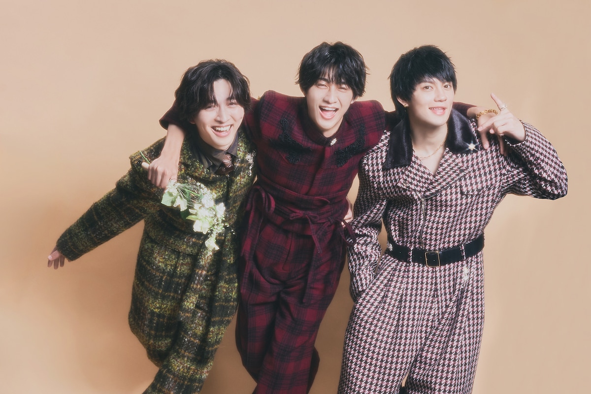 左から吉田仁人、曽野舜太、佐野勇斗。