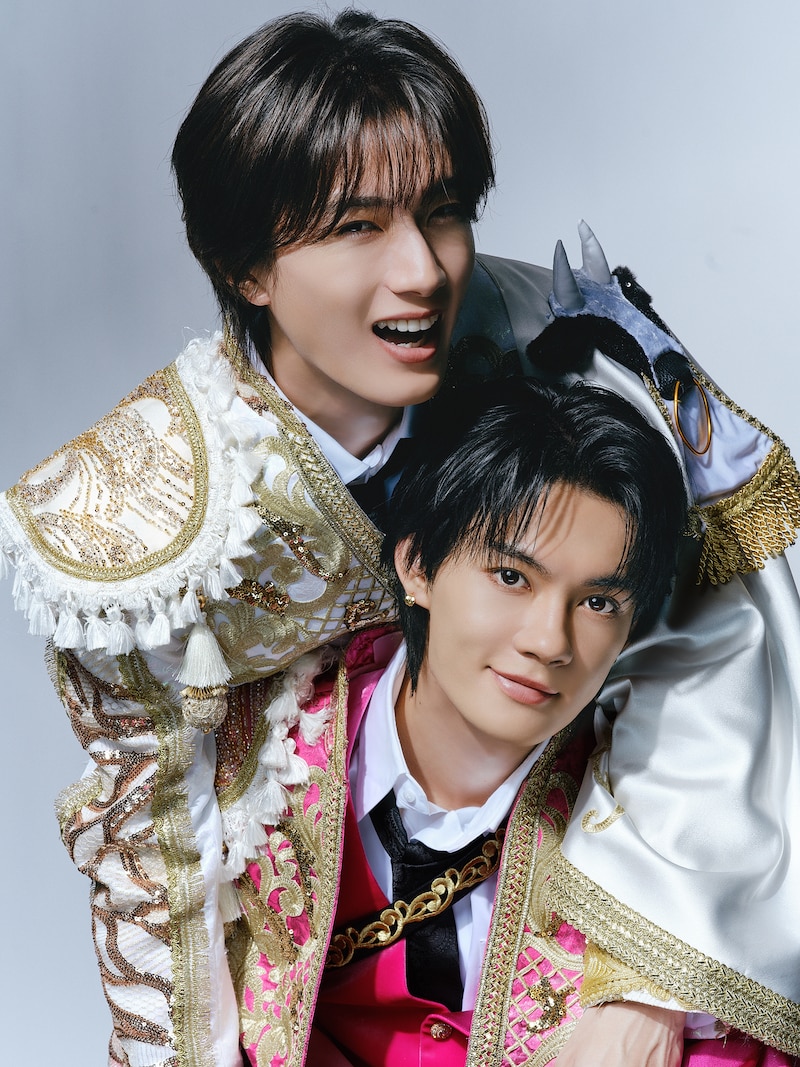 左から山中柔太朗、佐野勇斗。