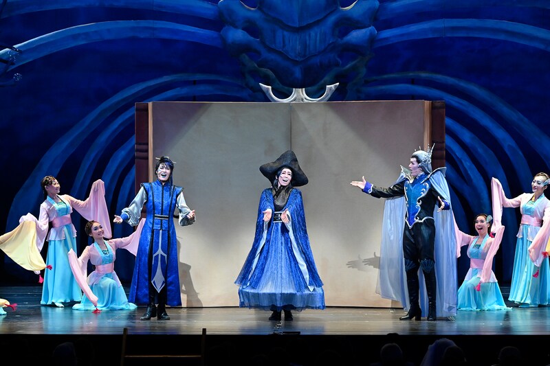 「歌劇 海神別荘」より。（提供：松竹）