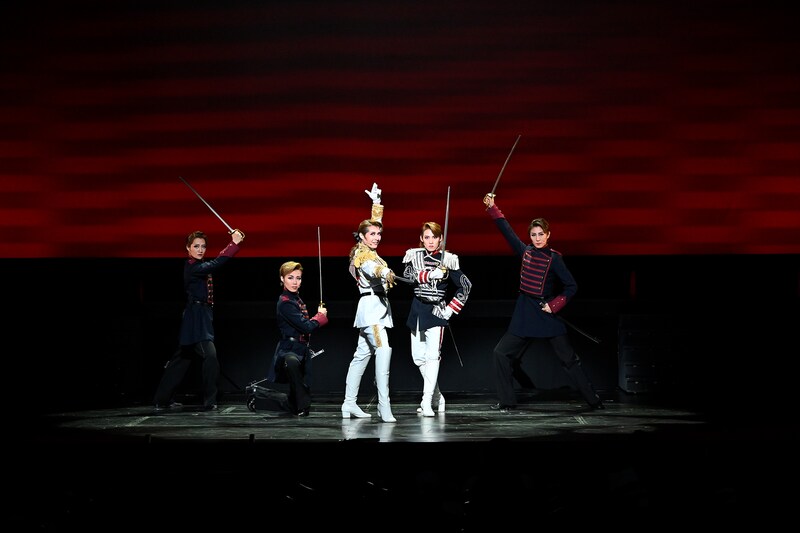 南座新開場記念「OSK SAKURA NIGHT」より。（提供：松竹）