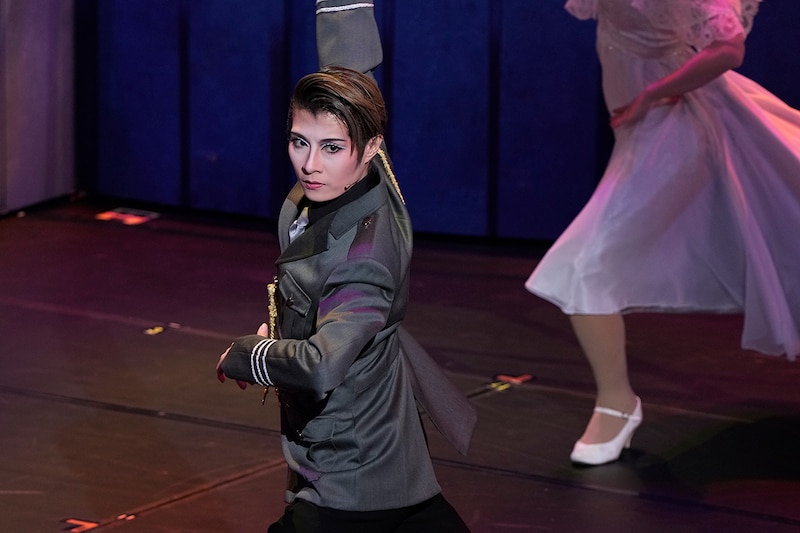 「INFINITY」より。（提供：松竹）