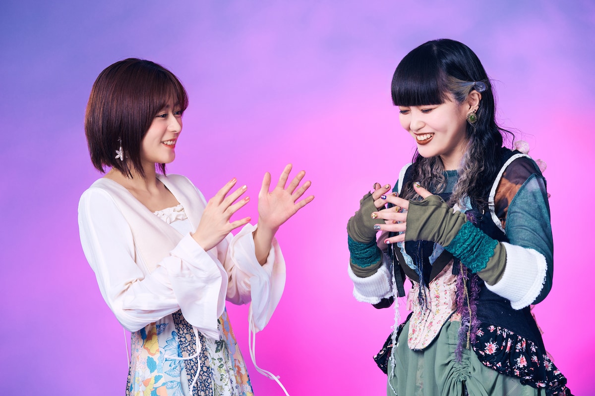 左から水瀬いのり、カノエラナ。