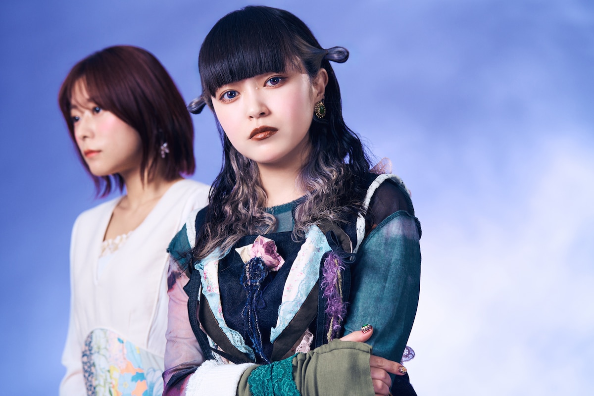 左から水瀬いのり、カノエラナ。