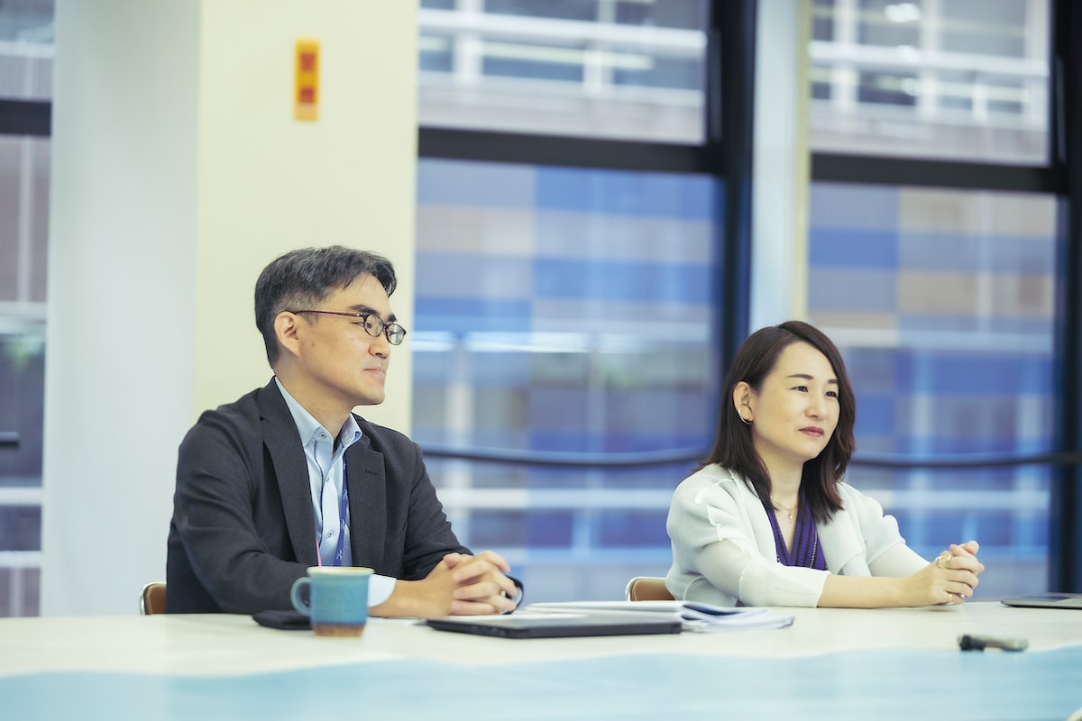 左から宮崎刀史紀、相馬千秋。