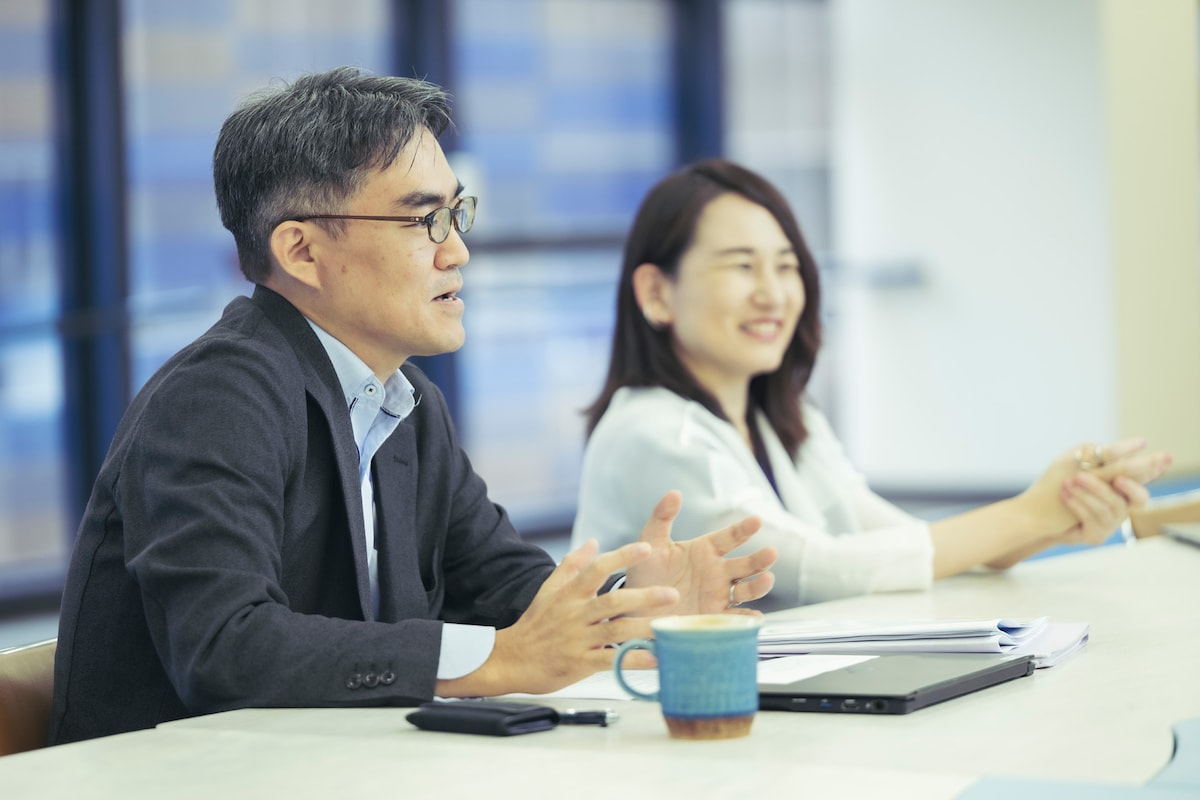 左から宮崎刀史紀、相馬千秋。