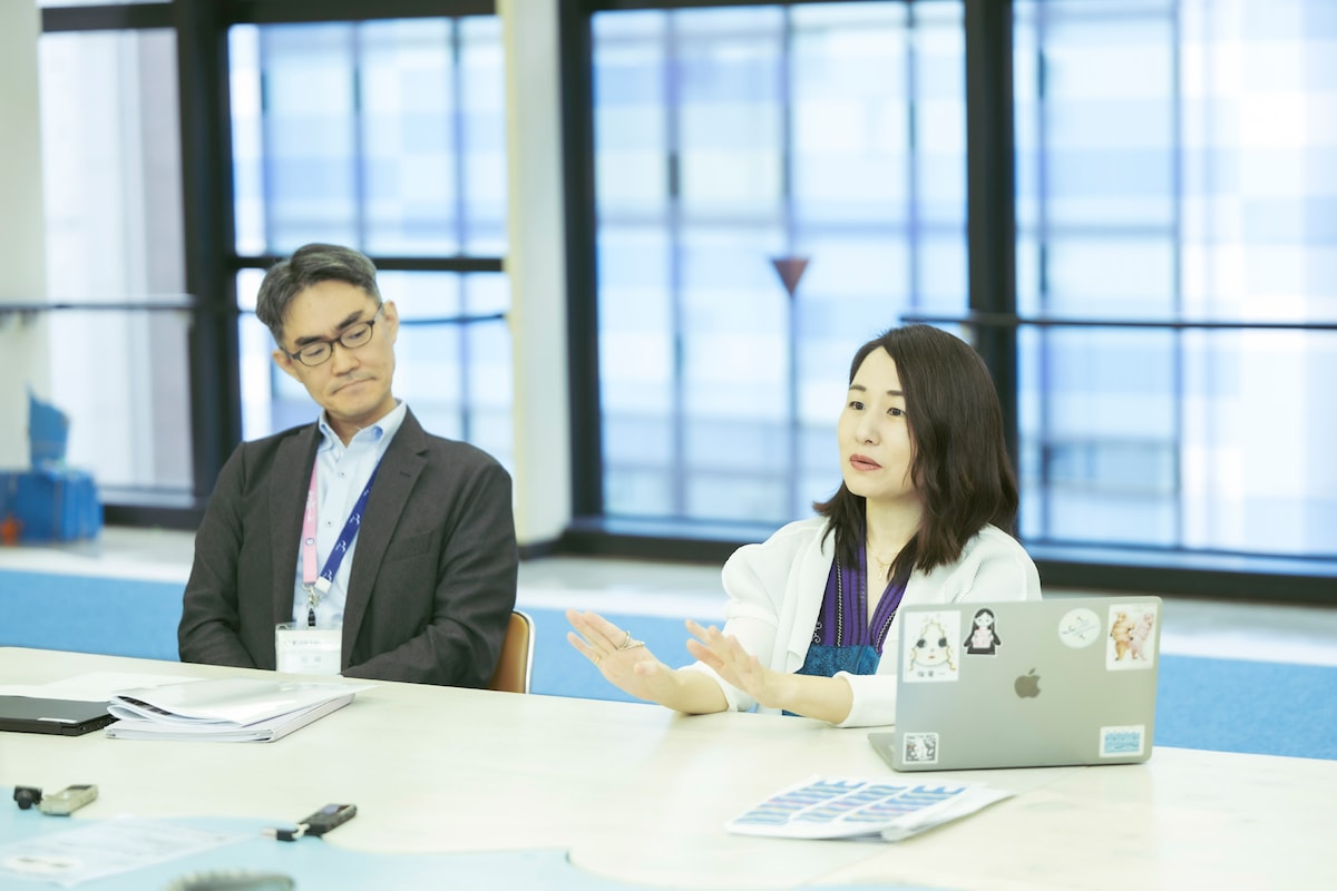 左から宮崎刀史紀、相馬千秋。