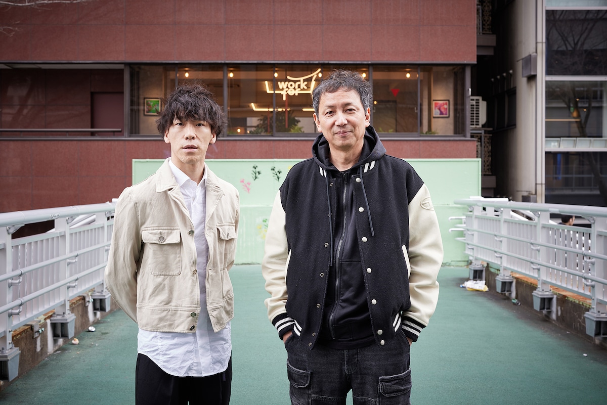 左から、とつかうまれ、清水直樹。