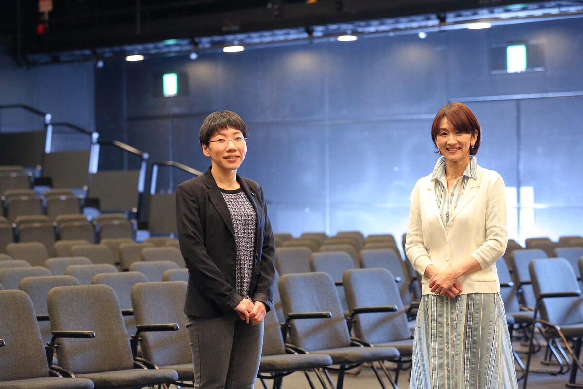 左から山本麦子、唐津絵理。