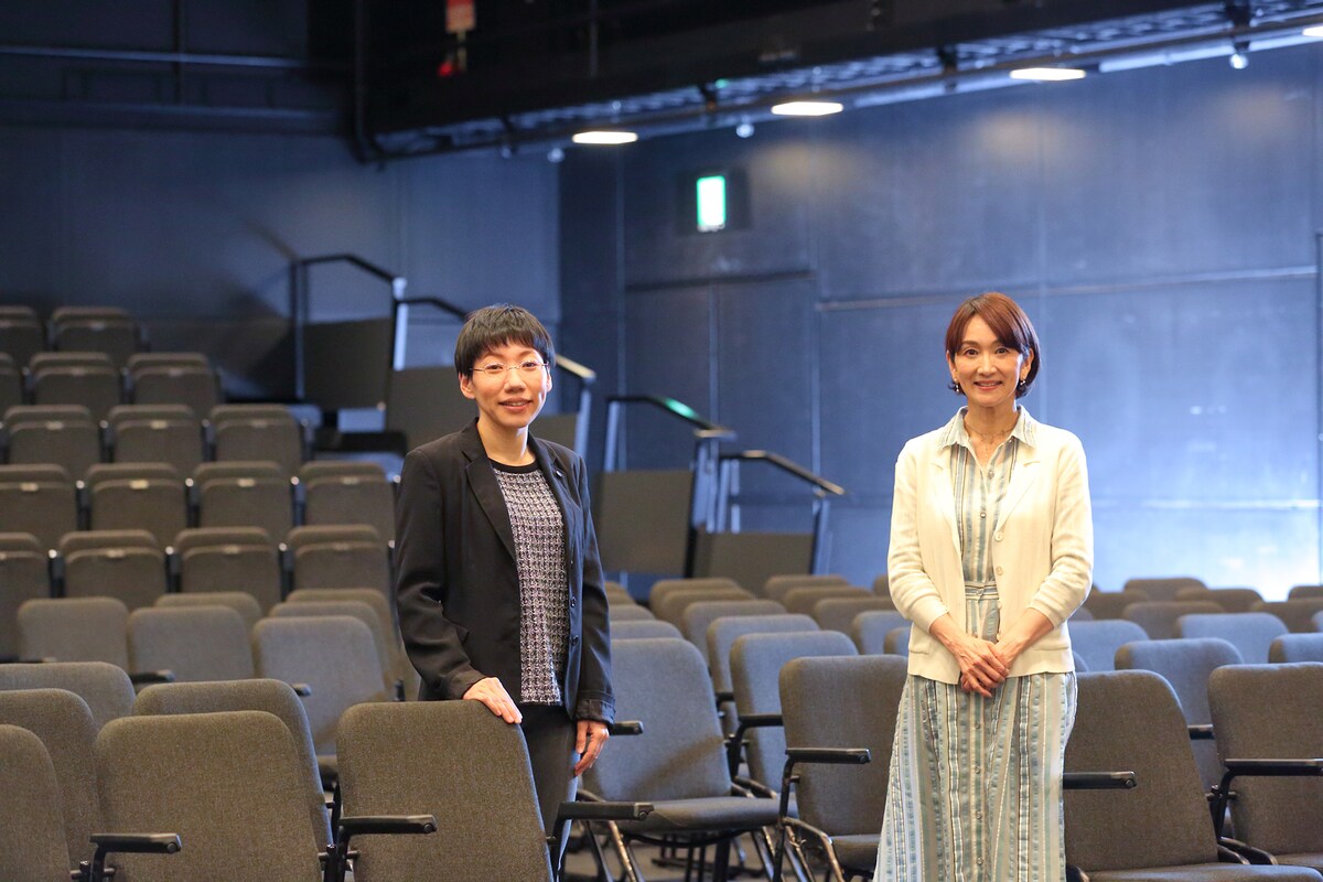 左から山本麦子、唐津絵理。