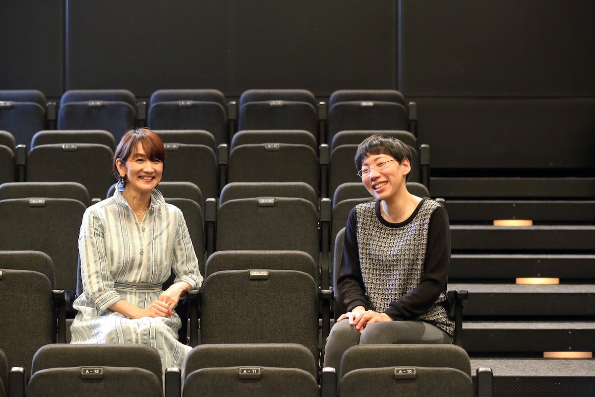 左から唐津絵理、山本麦子。