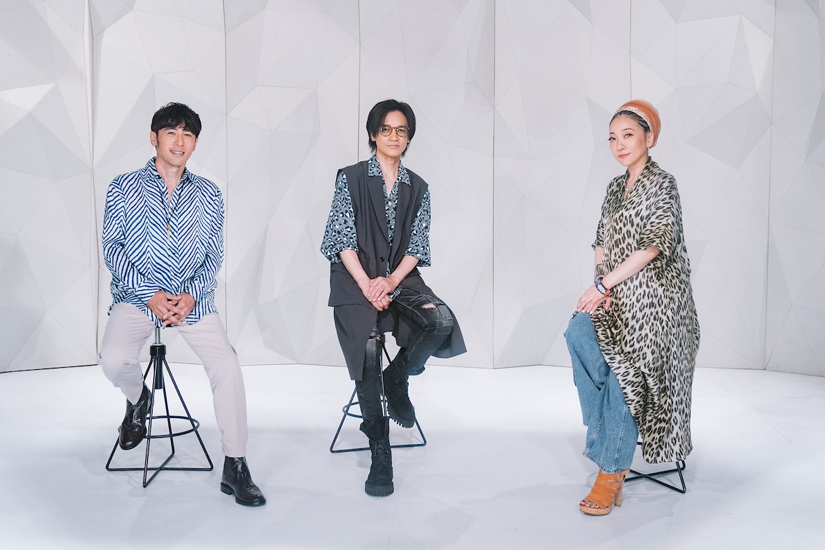 左から寺岡呼人、成田昭次、MISIA。