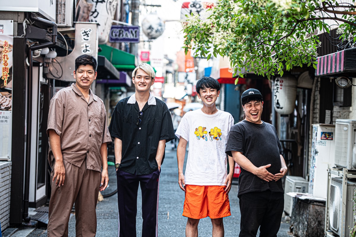 左から伊織（からし蓮根）、九条ジョー（コウテイ）、杉本青空（からし蓮根）、下田真生（コウテイ）。