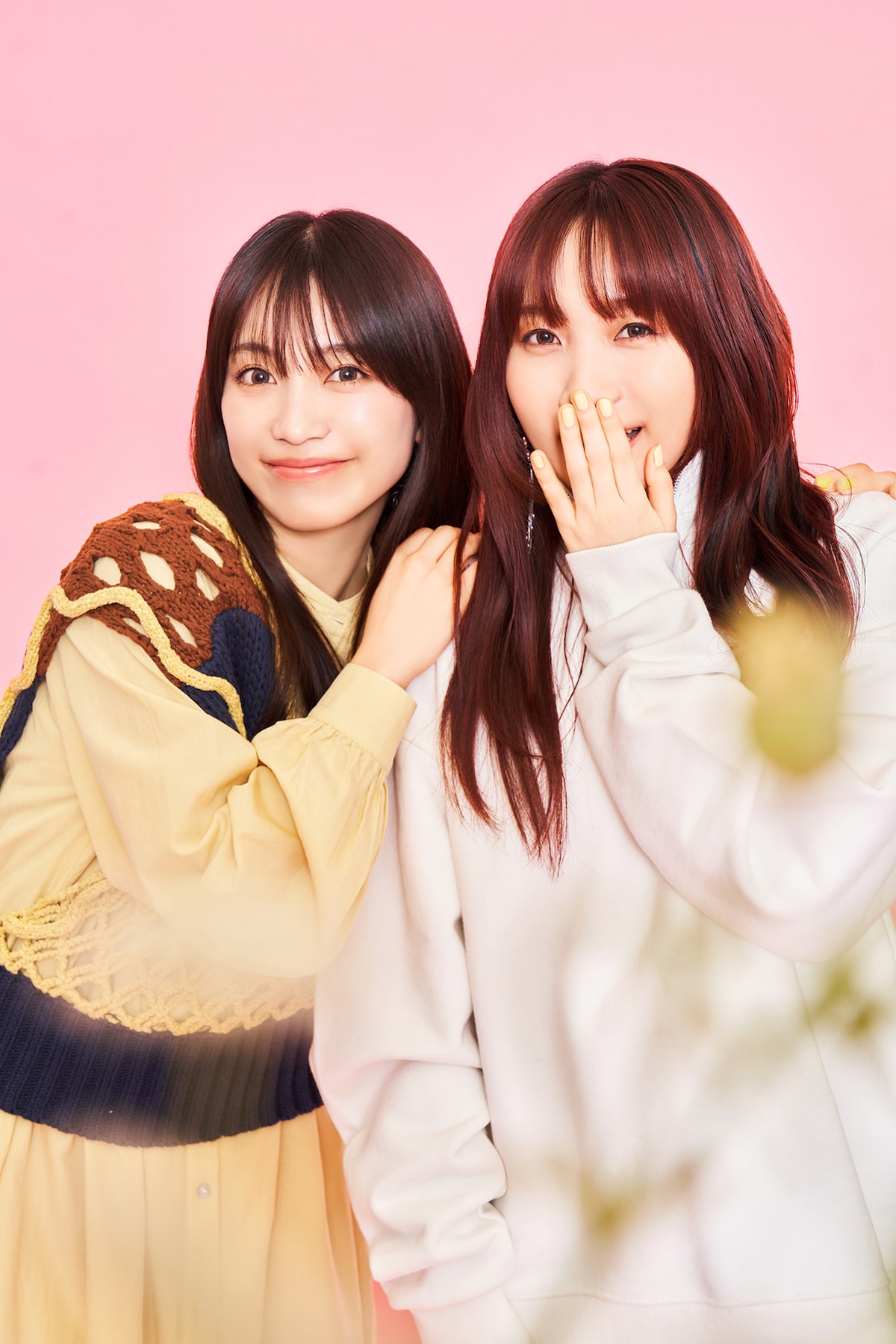 左からmiwa、幾田りら。