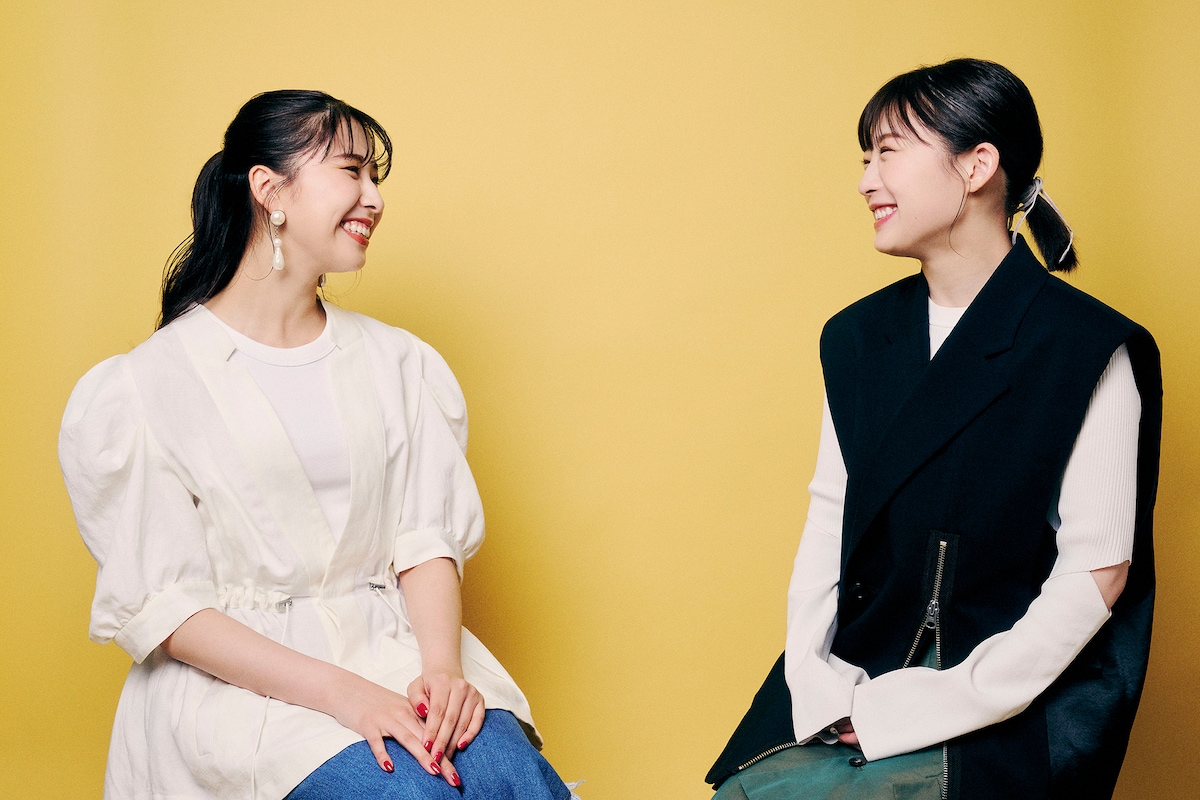 左から玉井詩織、伊藤沙莉。