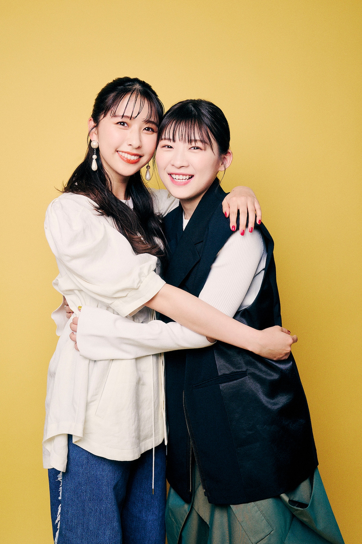 左から玉井詩織、伊藤沙莉。