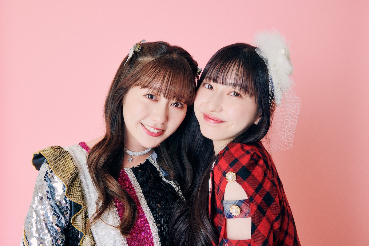 左から佐々木彩夏、植村あかり。