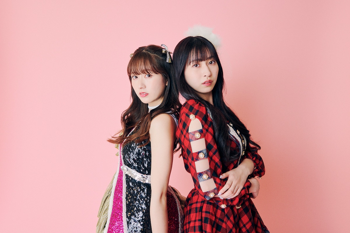 左から佐々木彩夏、植村あかり。