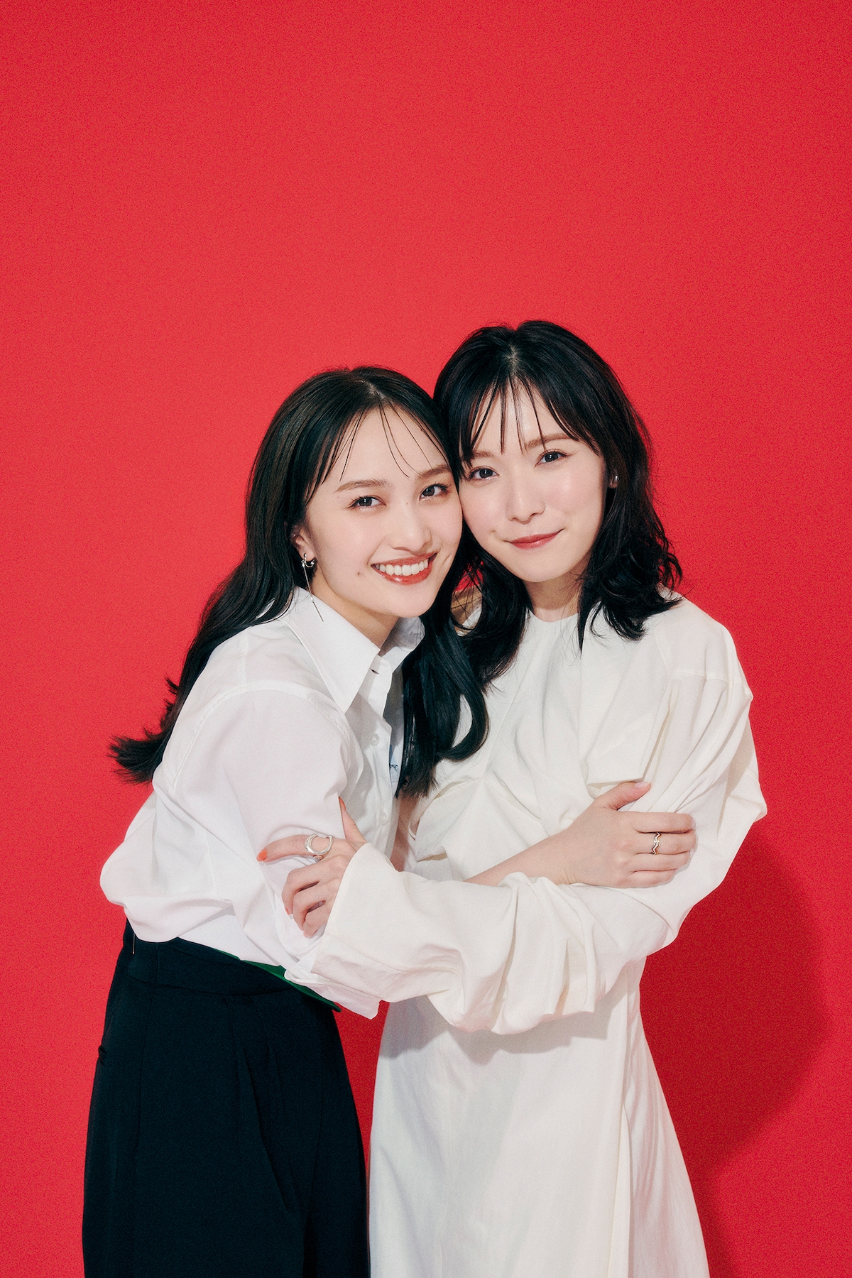 左から百田夏菜子、松岡茉優。