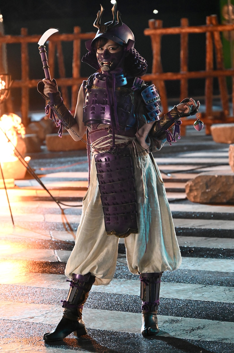 鎖帷子を構える高城れに。