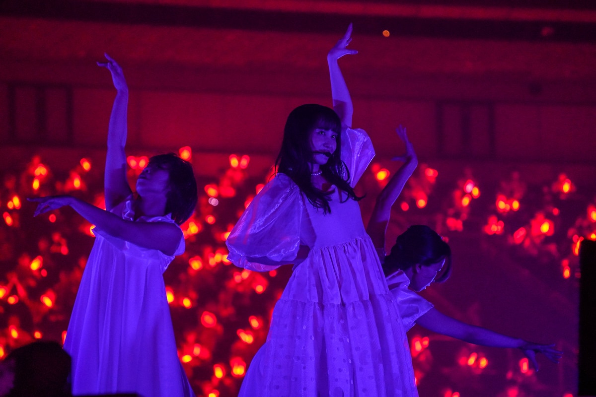 「百田夏菜子ソロコンサート Talk With Me ～シンデレラタイム～」の様子。（撮影：上飯坂一）