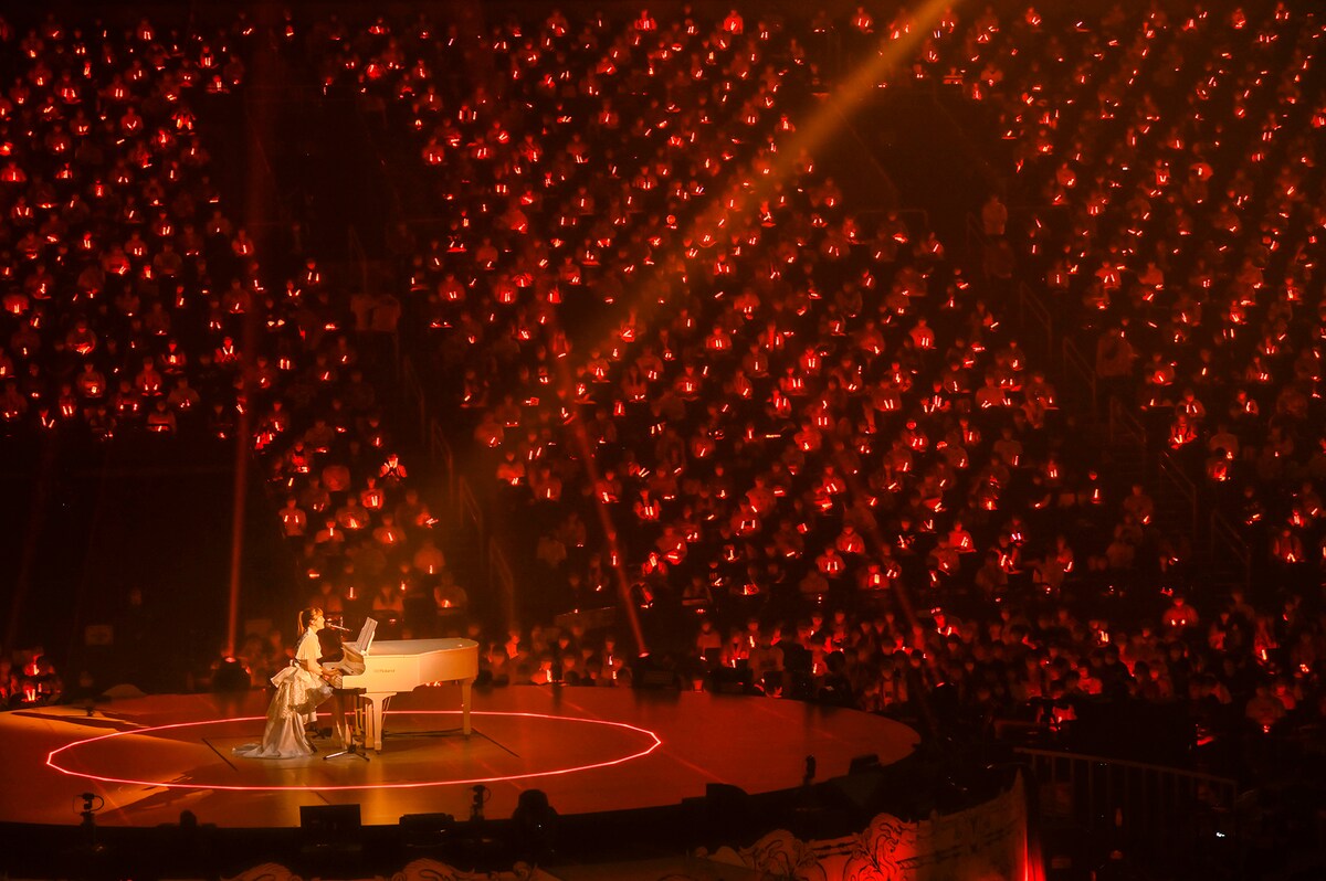「百田夏菜子ソロコンサート Talk With Me ～シンデレラタイム～」の様子。（撮影：高田真希子）