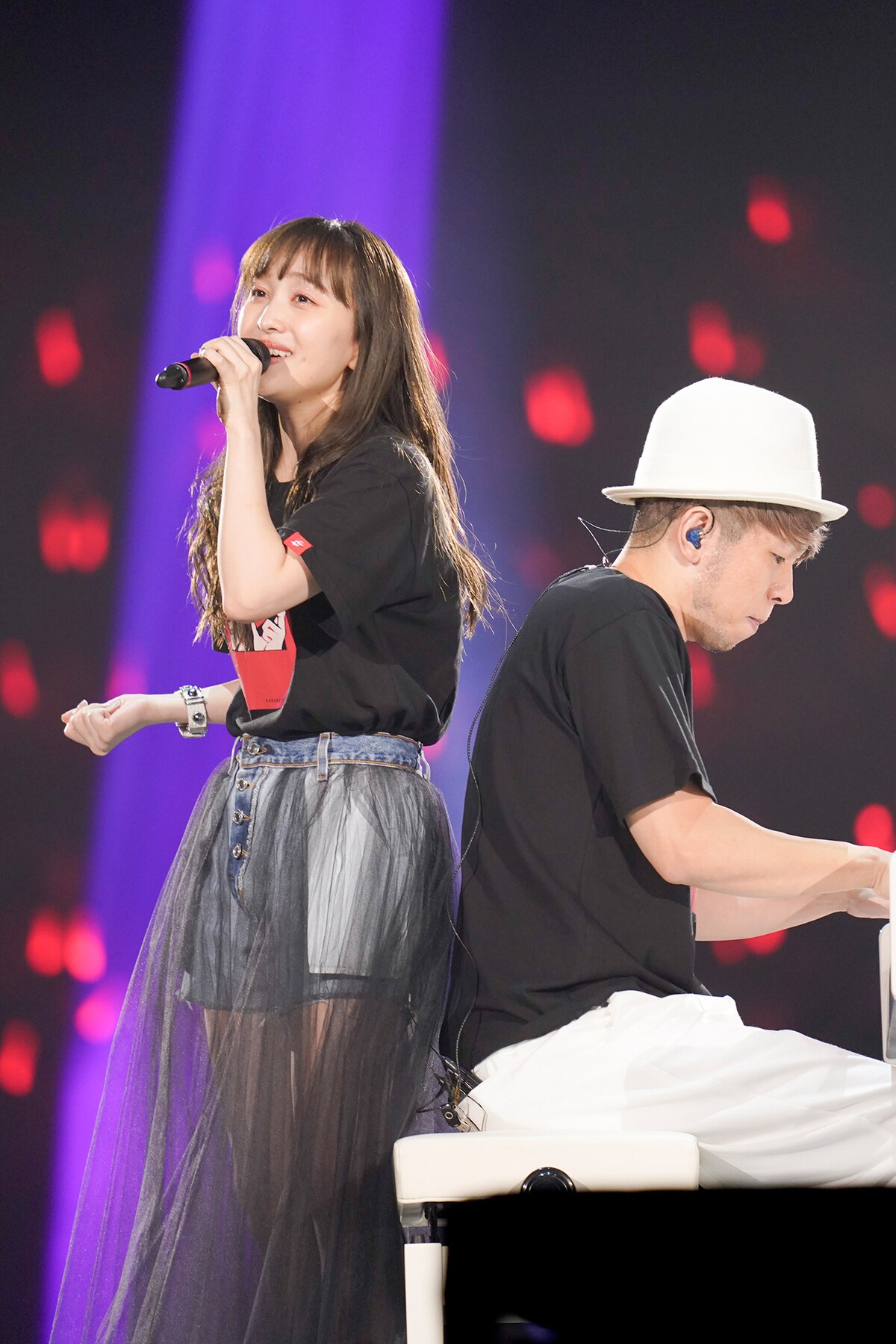 百田夏菜子とバンドマスターの宗本康兵（Key）。（撮影：上飯坂一）